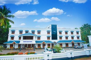Front of property - Quality Airport Hotel (Aluva)
