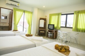 Escritorio, cortinas blackout, wifi gratis y ropa de cama 