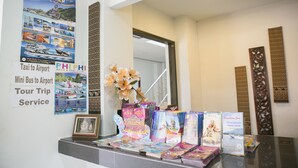 Quầy thủ tục nhận/trả phòng
