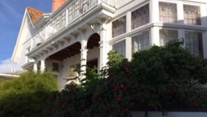 Unclassified image, 3 of 70, button - Motel Mayfair on Cavell (West Hobart)