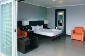 Premium Double Room, City View | In-room safe, desk, bed sheets