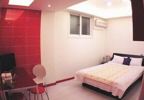 In-room safe, blackout drapes, free WiFi, bed sheets