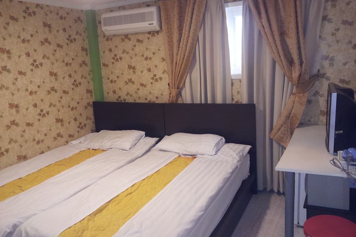 Een kluis op de kamer, verduisterende gordijnen, gratis wifi, beddengoed