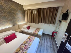 Triple Room | Free WiFi, bed sheets - Move Inn (Hong Kong)