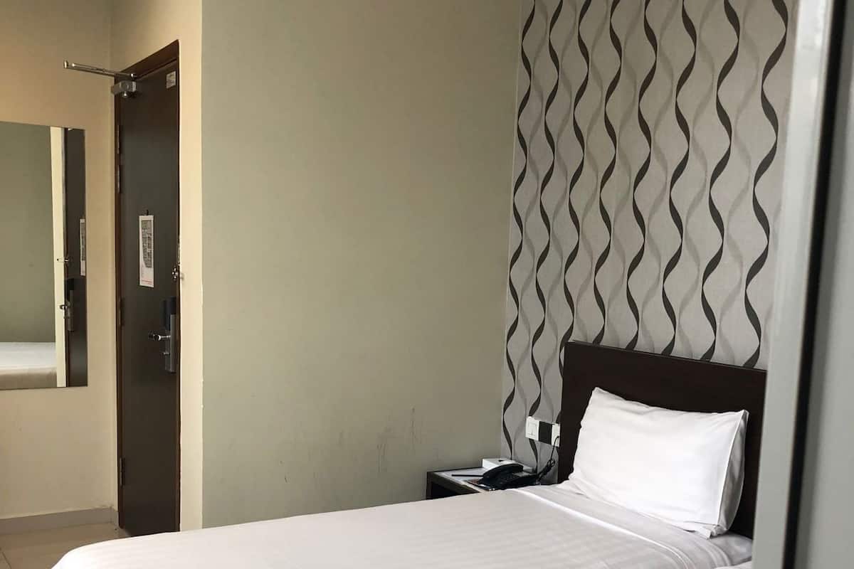 Caja de seguridad en la habitación y escritorio