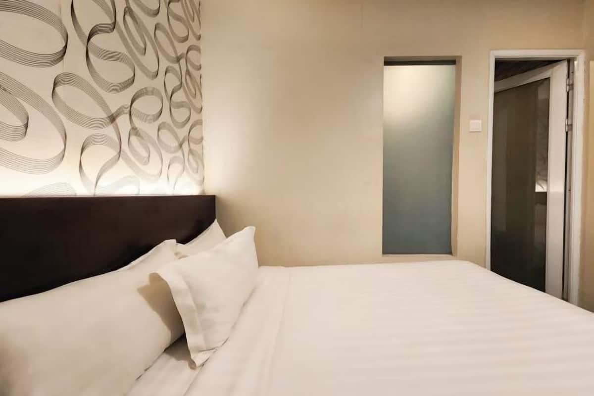 In-room safe, desk, laptop workspace, blackout curtains