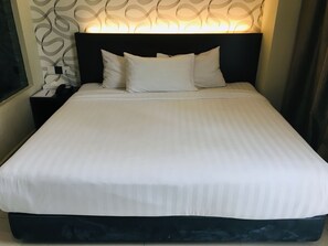 Habitación Deluxe | Caja fuerte, escritorio, espacio para trabajar con un portátil