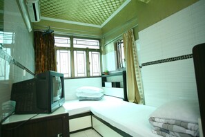 三人房 | 免费 WiFi