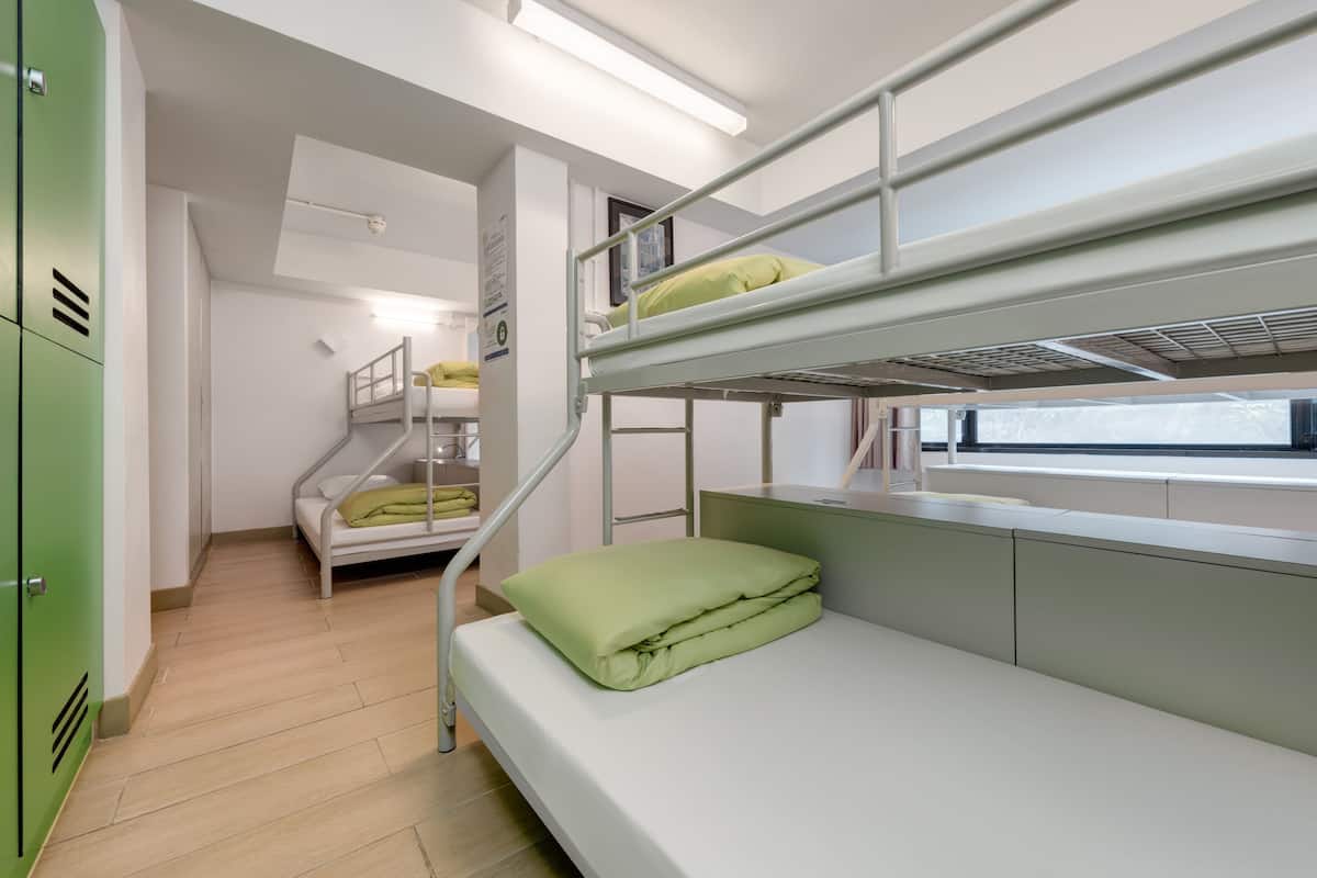 In-room safe, WiFi (free)