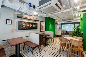 Cafe - YHA Mei Ho House Youth Hostel (Kowloon)