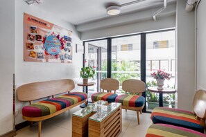 Coin salon dans le hall