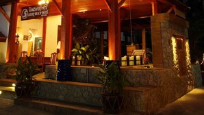 A building with a sign reading "Tropical Beach Hotel, Patong". - Safari Beach Hotel (Patong)