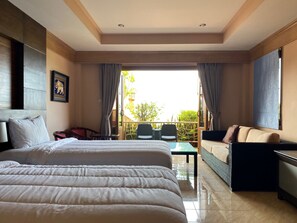 高級客房, 2 張單人床, 海景 | 客房內保險箱、書桌、隔音、熨斗/熨衣板