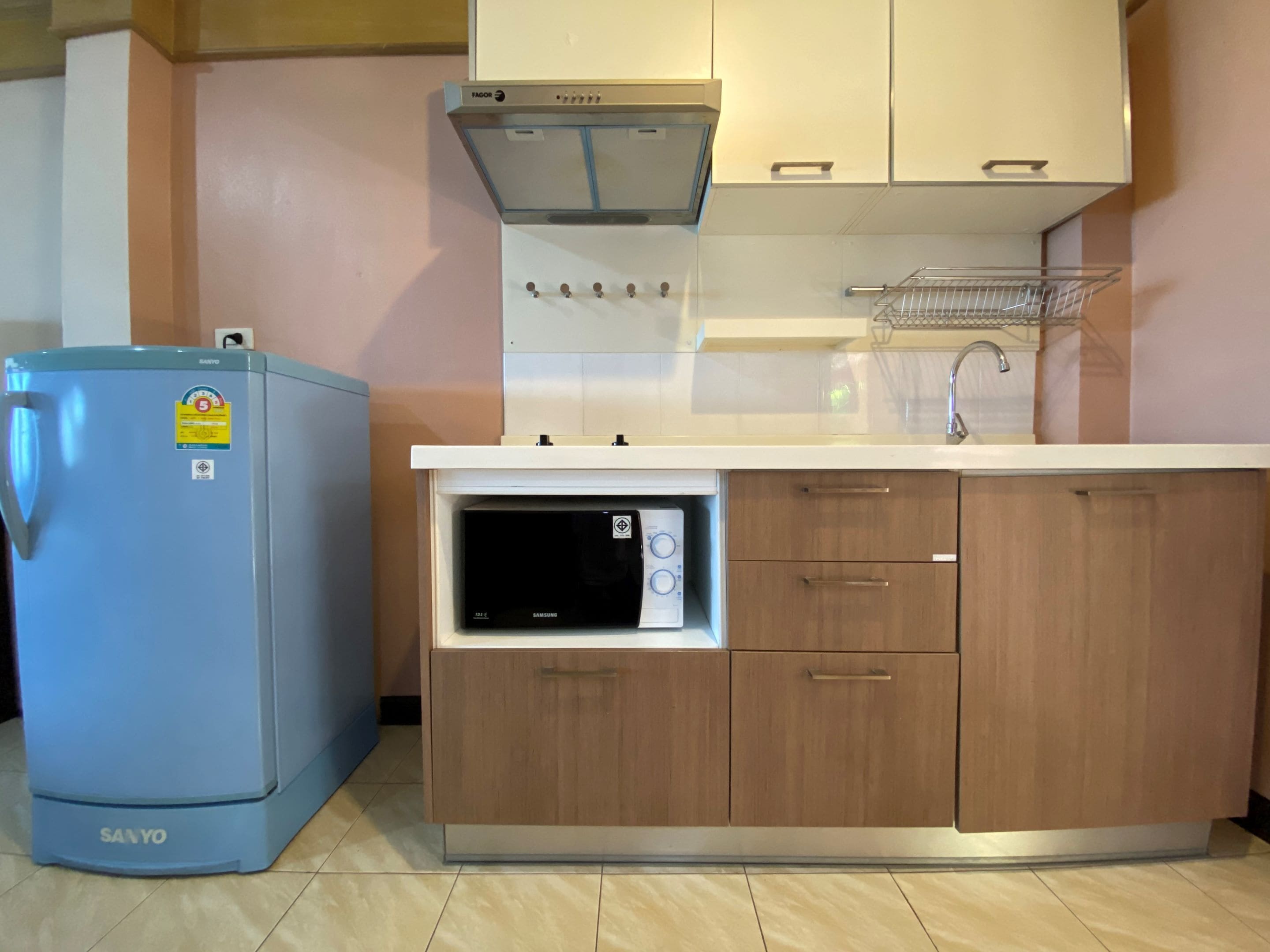 deluxe room, 1 double bed, sea view | private kitchen | full-sized fridge, coffee/tea maker