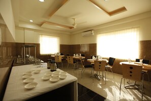 Breakfast, lunch, dinner served; Asian cuisine  - Arafa Inn (Bengaluru)