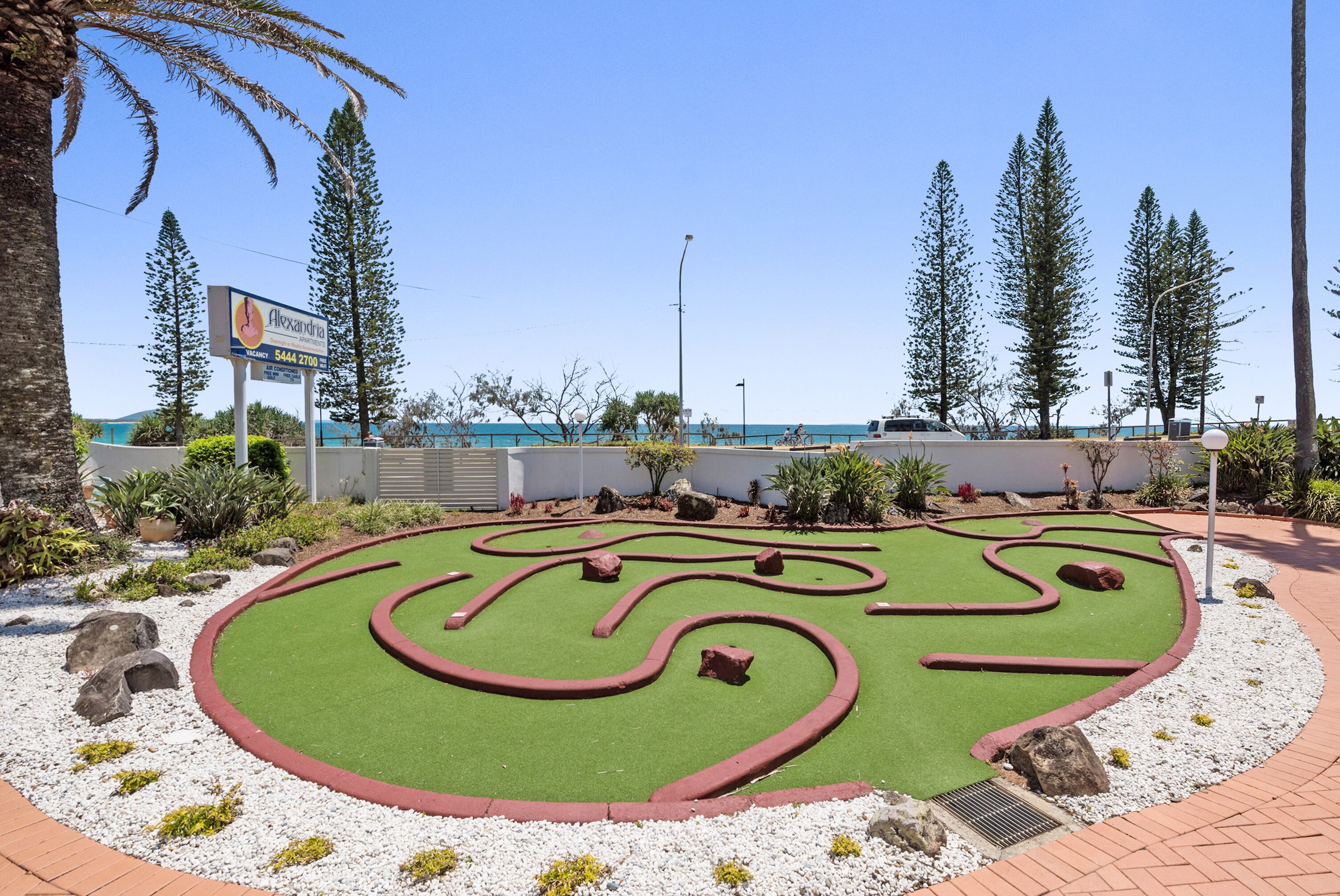 Mini-golf