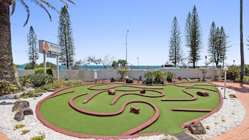 Mini-golf