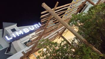 Fasade – kveld/natt