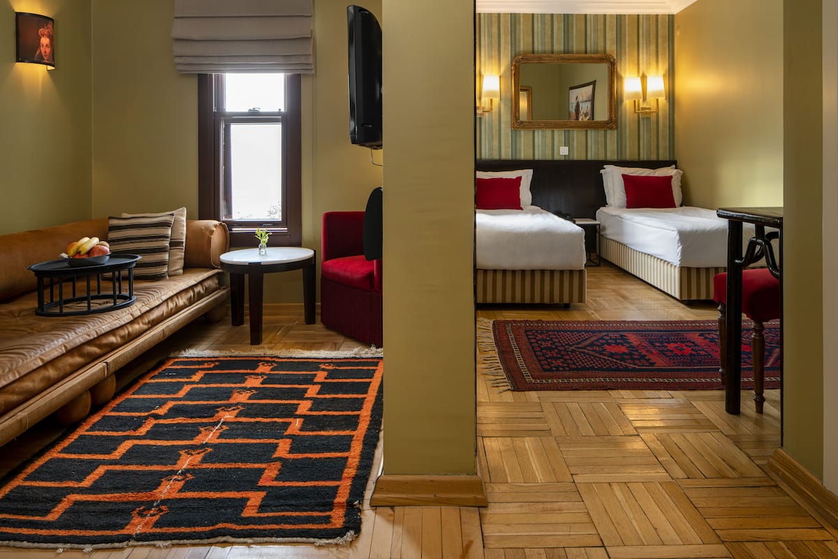 Ropa de cama de alta calidad y artículos del minibar gratis
