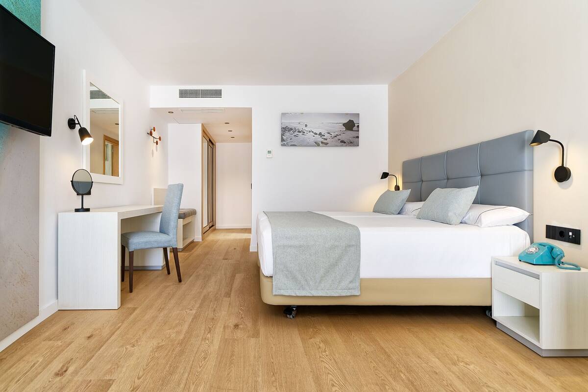 Dundyner, minibar, safe på rommet og skrivebord