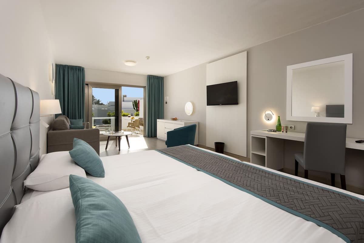 down duvets, minibar, in-room safe, desk