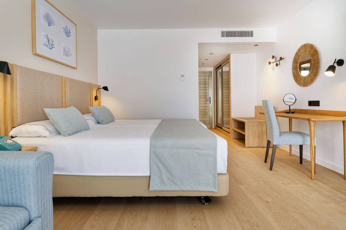 Dundyner, minibar, safe på rommet og skrivebord