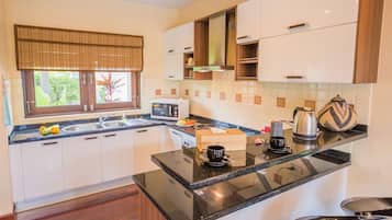 Private Family Pool Villa 2 Bedrooms | 전용 주방 | 냉장고, 전기 주전자