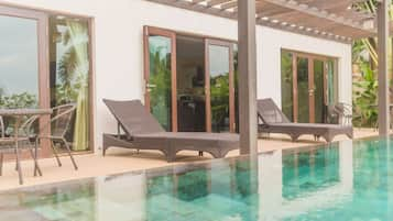 Outdoor pool, pool loungers