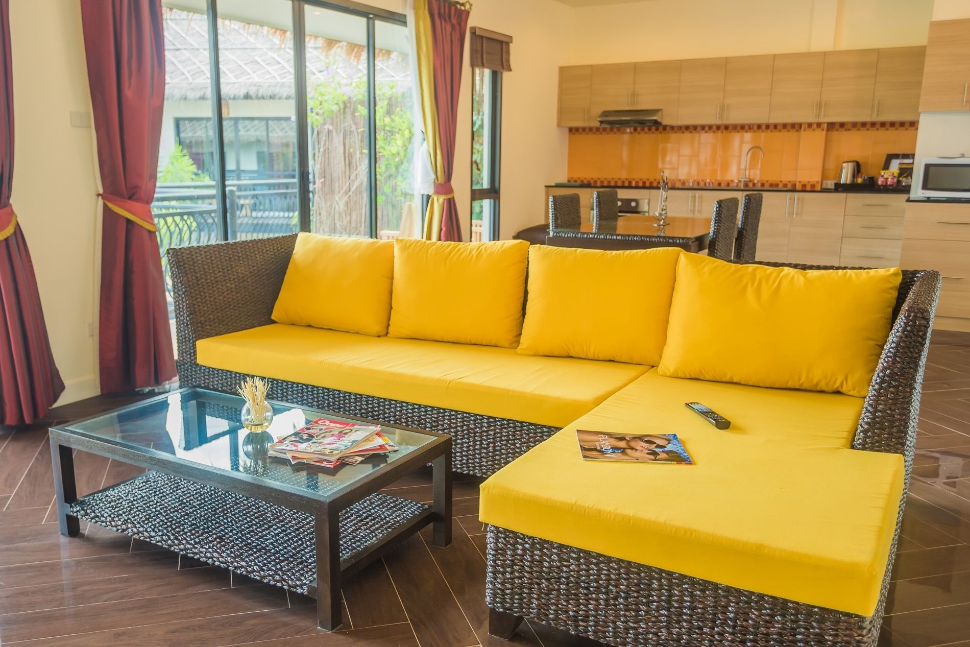 顶层房, 1 张特大床 (Penthouse Suite) | 起居区 | 电视