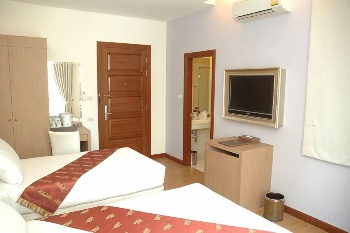 Minibar, desk, blackout curtains, free WiFi