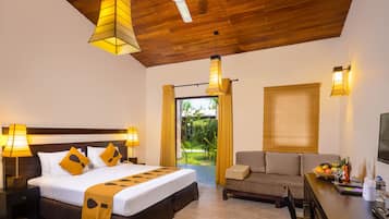 Deluxe Room | 1 bedroom, minibar, in-room safe, desk