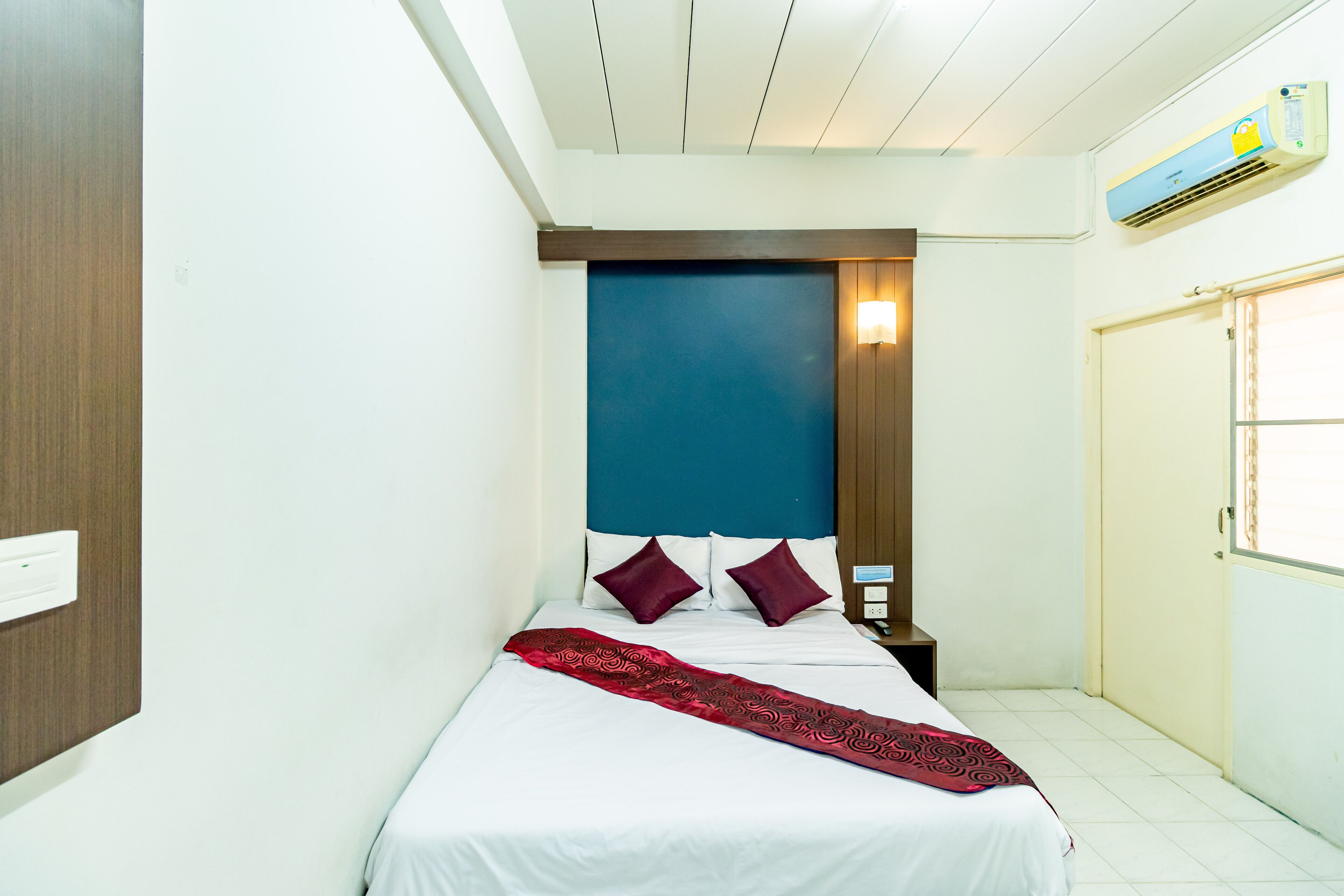Standard Room | Desk, rollaway beds, free WiFi, bed sheets