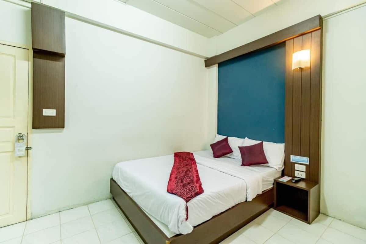Desk, rollaway beds (surcharge), WiFi (free), bed sheets