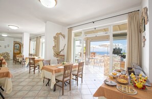 Desayuno buffet incluido todos los días