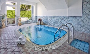Indoor pool, seasonal outdoor pool, pool umbrellas, sun loungers - Hotel Villa D'Orta (Casamicciola Terme)