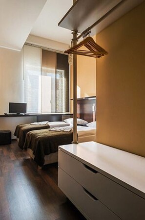 Free WiFi, bed sheets - Apple City Hotel (Berlin)