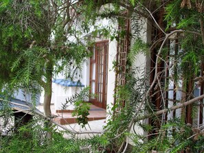 Family en suite Unit 7A | In-room safe, individually furnished, desk, soundproofing - Amarachi Guesthouse (Swakopmund)