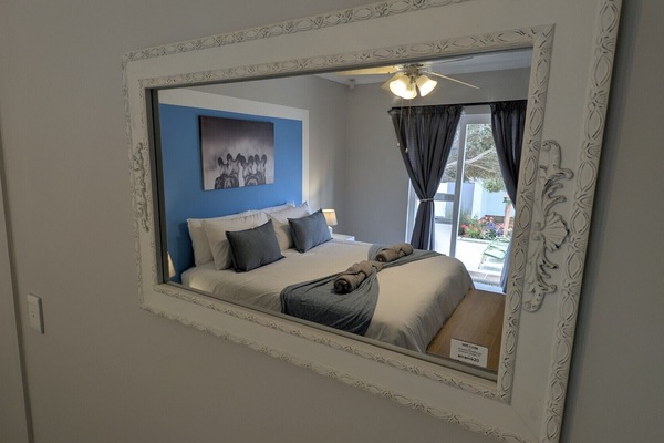 Premium bedding, minibar, in-room safe, soundproofing