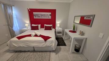 Deluxe Double Room | In-room safe, individually decorated, soundproofing, free WiFi