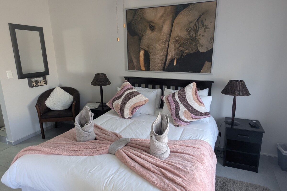 Ropa de cama de alta calidad y minibar 