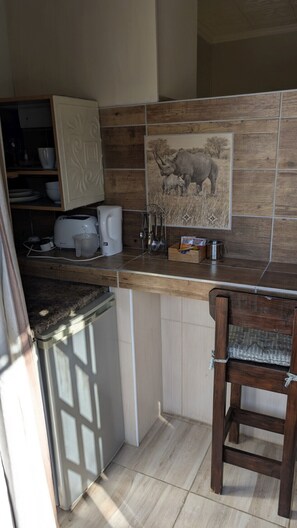 Comfort Double Room | In-room dining - Amarachi Guesthouse (Swakopmund)