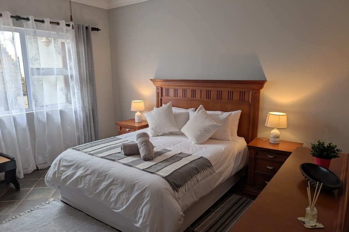 Ropa de cama de alta calidad y minibar 