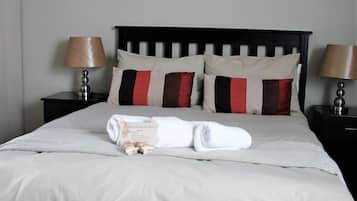 Double en-suite Bedroom | 1 間臥室、客房內保險箱、布置獨特、書桌