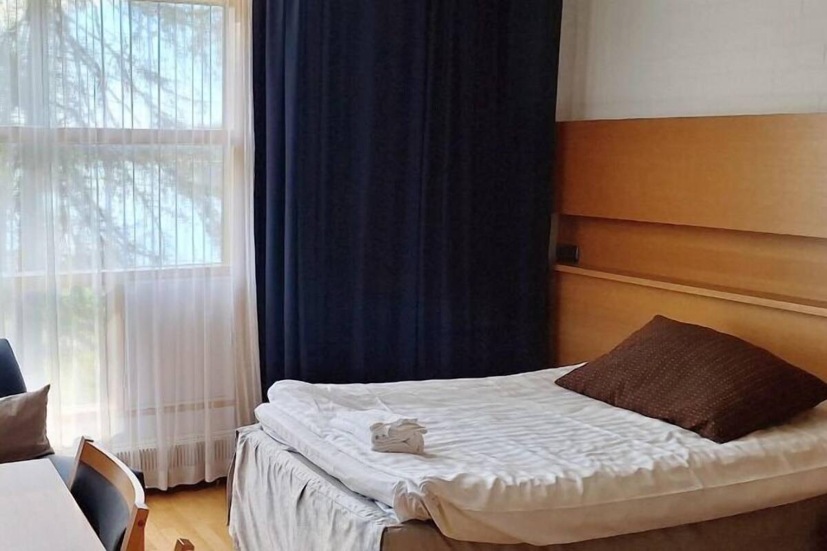 basic twin room, 2 single beds, bay view | 1 bedroom, in-room safe, free wifi, bed sheets