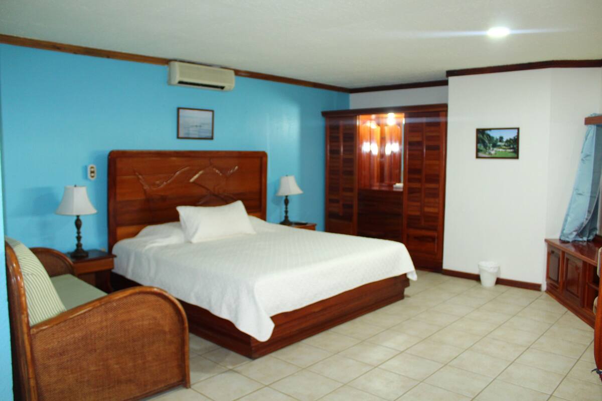 Standard Room, 1 King Bed | 고급 침구, 책상, 암막 커튼, WiFi