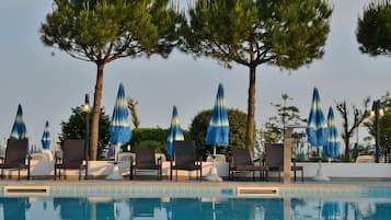 Outdoor pool, sun loungers