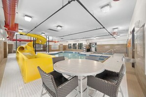 Indendørs pool