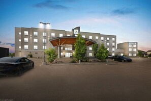 Exterior - Home Inn and Suites Lloydminster (Lloydminster)
