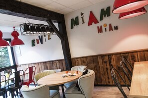 Bar (in der Unterkunft)