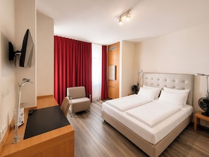 Ropa de cama hipoalergénica y minibar con artículos gratuitos 